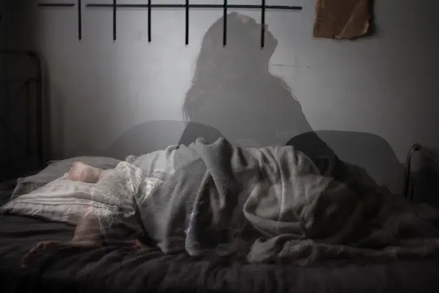 Dormir mal cambia lo que recuerdas de ti